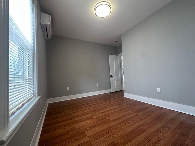 55 Seymour St, Worcester, MA 01610