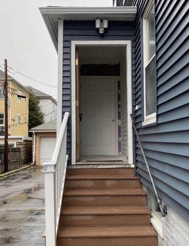 55 Seymour St, Worcester, MA 01610