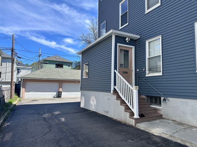55 Seymour St, Worcester, MA 01610