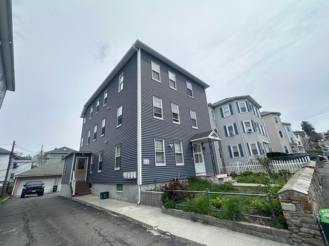 55 Seymour St, Worcester, MA 01610