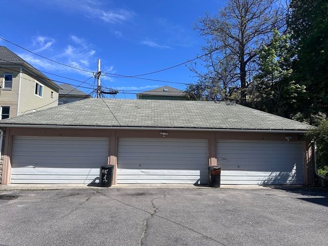 55 Seymour St, Worcester, MA 01610