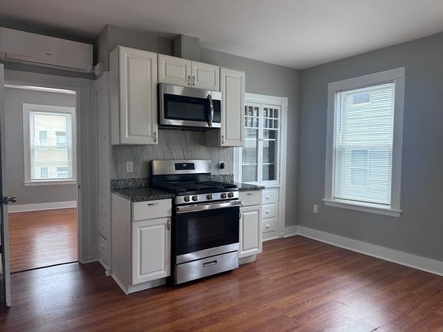 55 Seymour St, Worcester, MA 01610