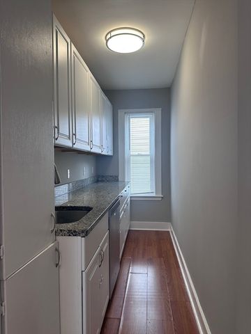 55 Seymour St, Worcester, MA 01610