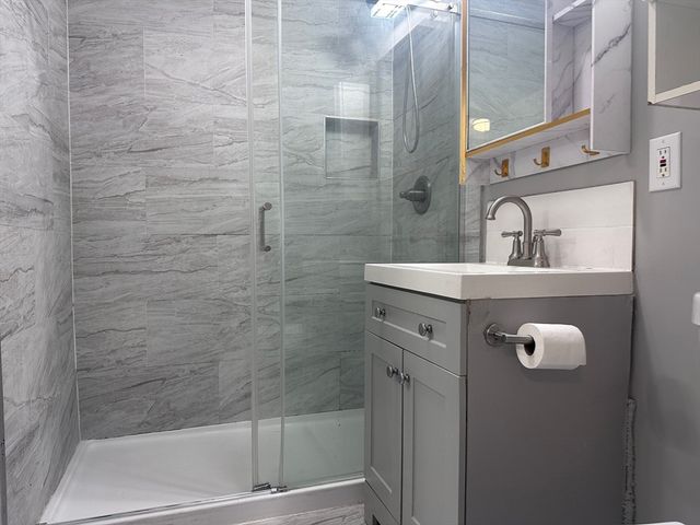 55 Seymour St, Worcester, MA 01610