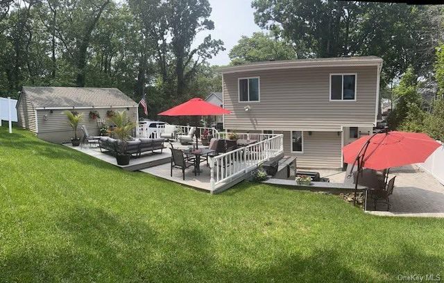 38 Hawthorne Road, Rocky Point, NY 11778