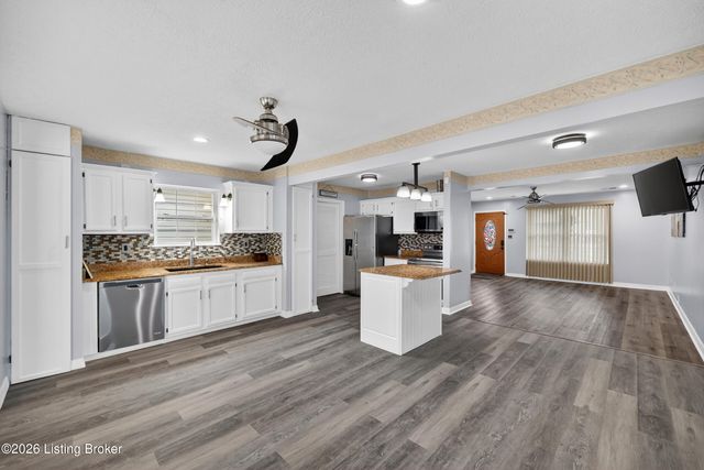 6197 Jeffrey Dr, Louisville, KY 40258