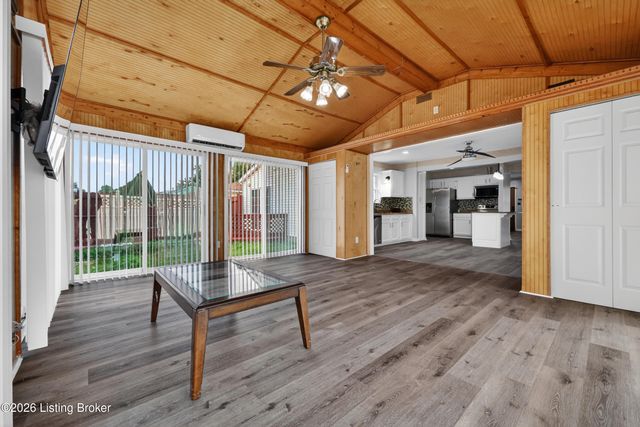 6197 Jeffrey Dr, Louisville, KY 40258