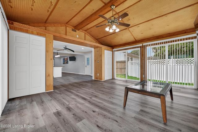 6197 Jeffrey Dr, Louisville, KY 40258
