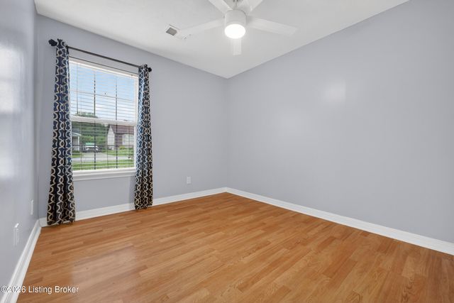 6197 Jeffrey Dr, Louisville, KY 40258