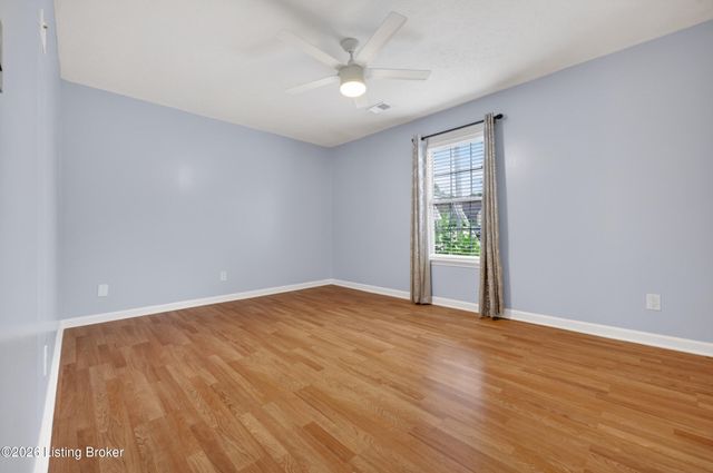 6197 Jeffrey Dr, Louisville, KY 40258