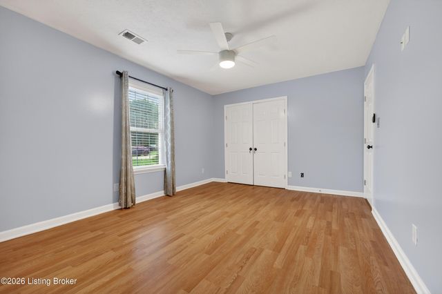 6197 Jeffrey Dr, Louisville, KY 40258