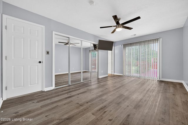 6197 Jeffrey Dr, Louisville, KY 40258