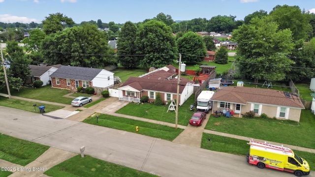 6197 Jeffrey Dr, Louisville, KY 40258