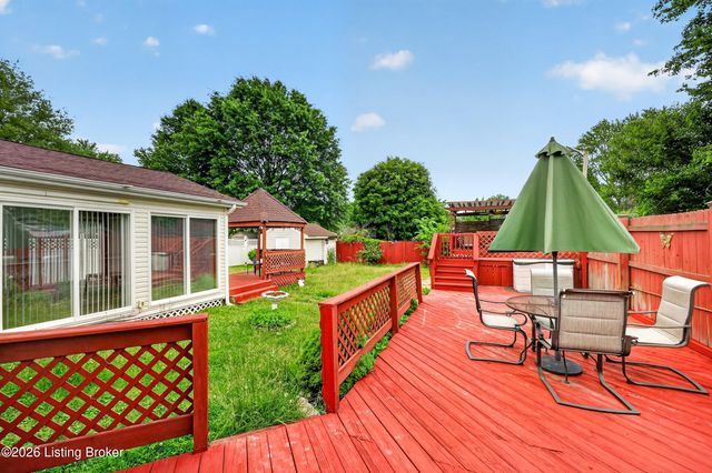 6197 Jeffrey Dr, Louisville, KY 40258
