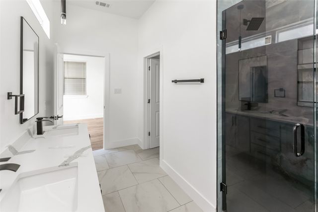 1105 Poindexter Street B2, Fort Worth, TX 76102