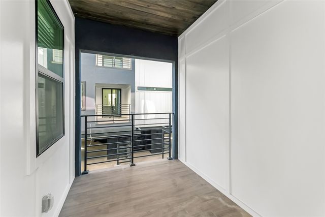 1105 Poindexter Street B2, Fort Worth, TX 76102