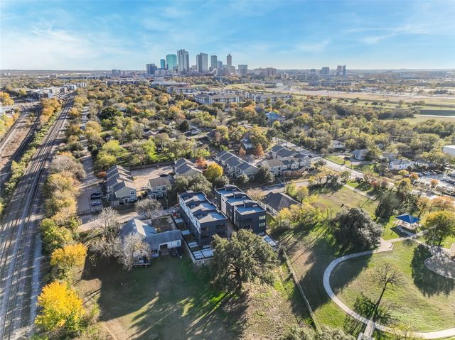 1105 Poindexter Street B2, Fort Worth, TX 76102