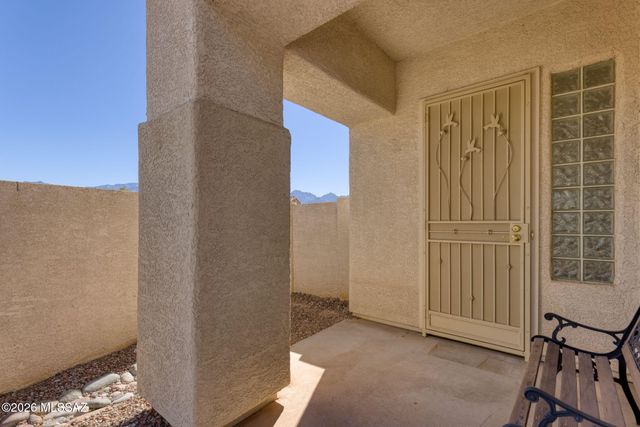 33 W Golden Spur Place, Oro Valley, AZ 85755