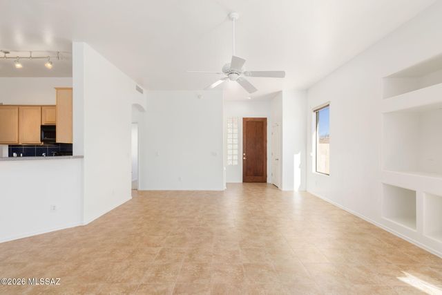 33 W Golden Spur Place, Oro Valley, AZ 85755