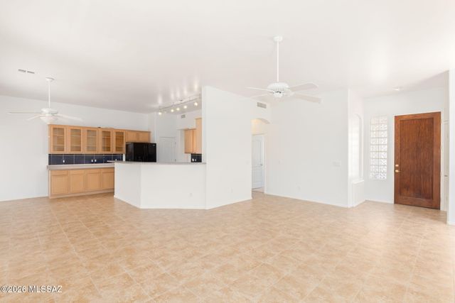 33 W Golden Spur Place, Oro Valley, AZ 85755