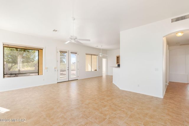 33 W Golden Spur Place, Oro Valley, AZ 85755