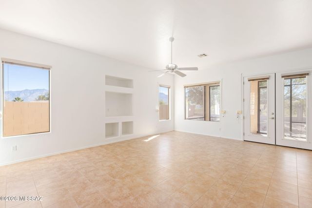 33 W Golden Spur Place, Oro Valley, AZ 85755