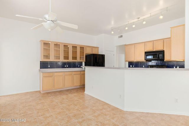 33 W Golden Spur Place, Oro Valley, AZ 85755