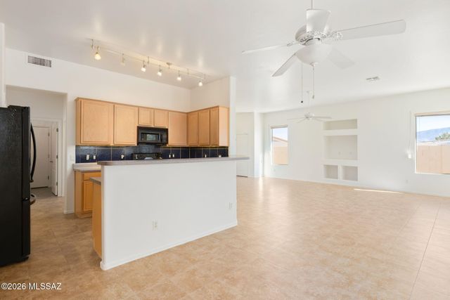 33 W Golden Spur Place, Oro Valley, AZ 85755