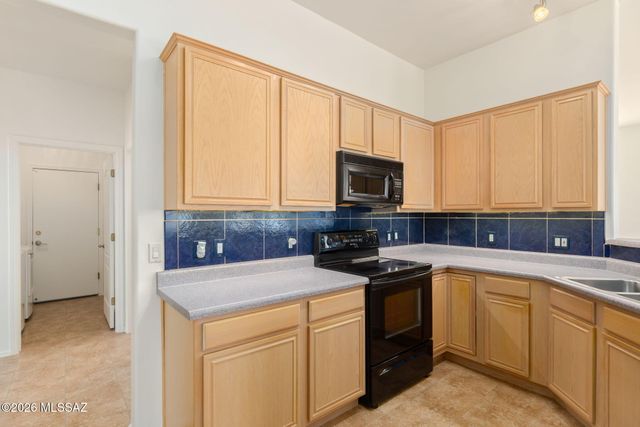 33 W Golden Spur Place, Oro Valley, AZ 85755