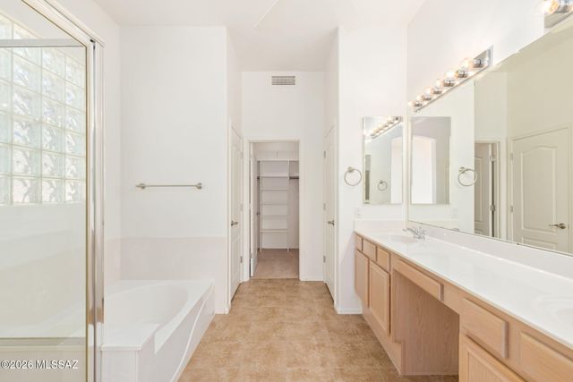 33 W Golden Spur Place, Oro Valley, AZ 85755