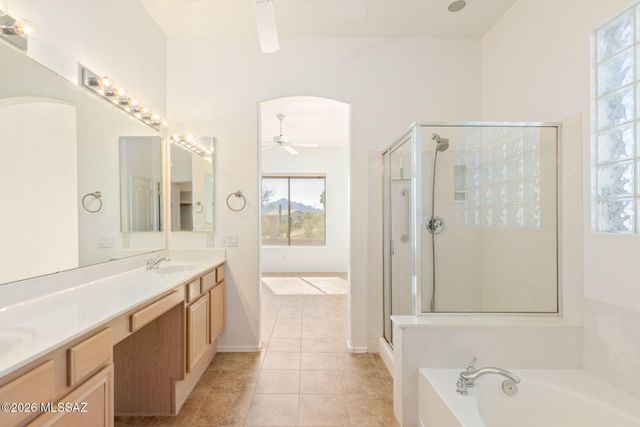 33 W Golden Spur Place, Oro Valley, AZ 85755