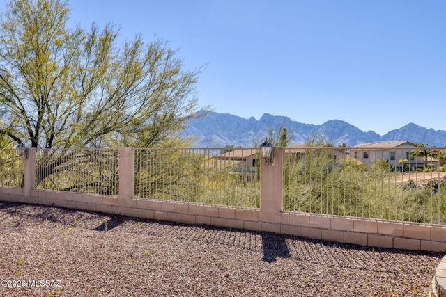 33 W Golden Spur Place, Oro Valley, AZ 85755