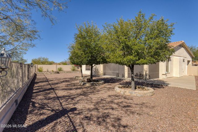 33 W Golden Spur Place, Oro Valley, AZ 85755