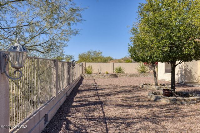 33 W Golden Spur Place, Oro Valley, AZ 85755