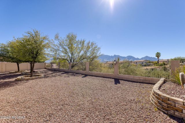 33 W Golden Spur Place, Oro Valley, AZ 85755