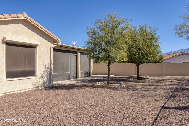 33 W Golden Spur Place, Oro Valley, AZ 85755