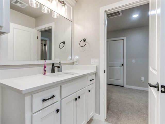 3204 Hayven Circle, Yukon, OK 73099