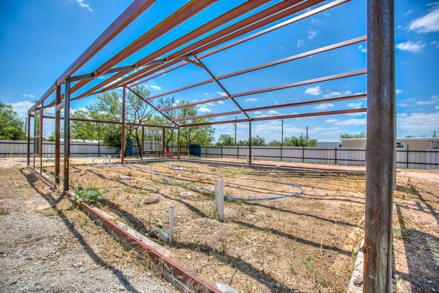 11318 Dallas Street, Carlsbad, TX 76934