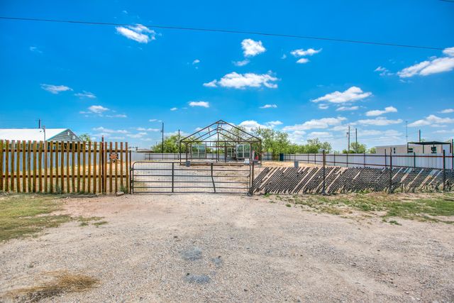 11318 Dallas Street, Carlsbad, TX 76934