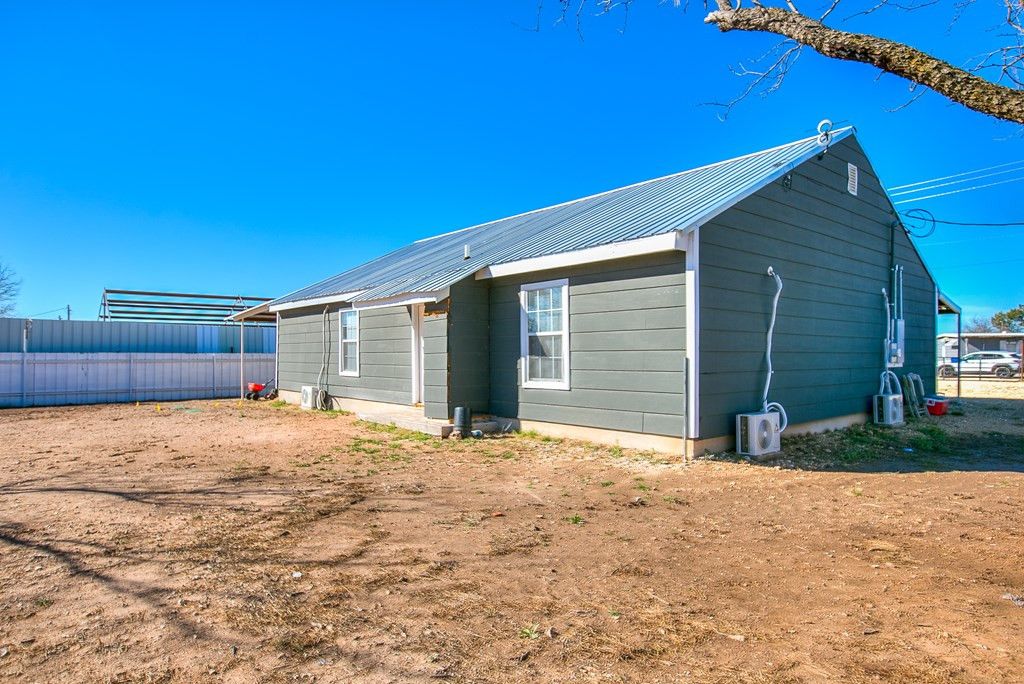 Image 19 of property listing at 11318 Dallas Street, Carlsbad, TX 76934