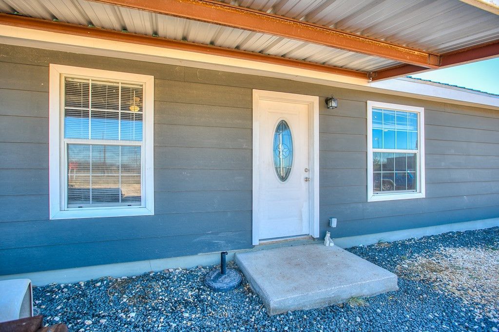 Image 3 of property listing at 11318 Dallas Street, Carlsbad, TX 76934