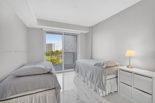 20000 E Country Club Dr 714, Aventura, FL 33180