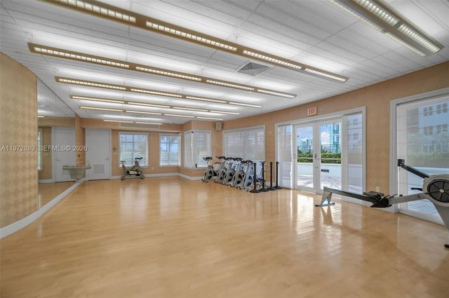 20000 E Country Club Dr 714, Aventura, FL 33180