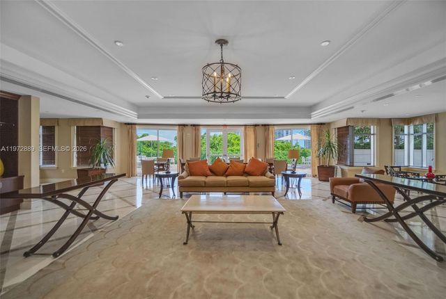 20000 E Country Club Dr 714, Aventura, FL 33180