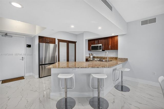 20000 E Country Club Dr 714, Aventura, FL 33180