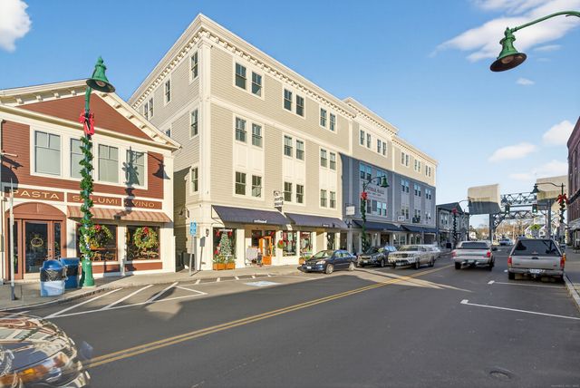 22 West Main Street 11, Groton, CT 06355