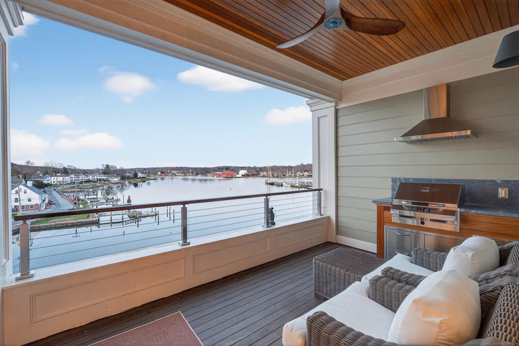 22 West Main Street 11, Groton, CT 06355