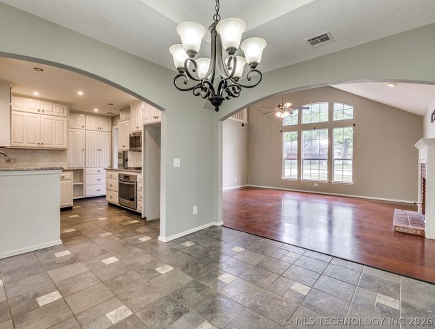 8800 N 123rd East Avenue, Owasso, OK 74055