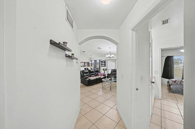 2900 W 42nd St Street W, Lehigh Acres, FL 33971