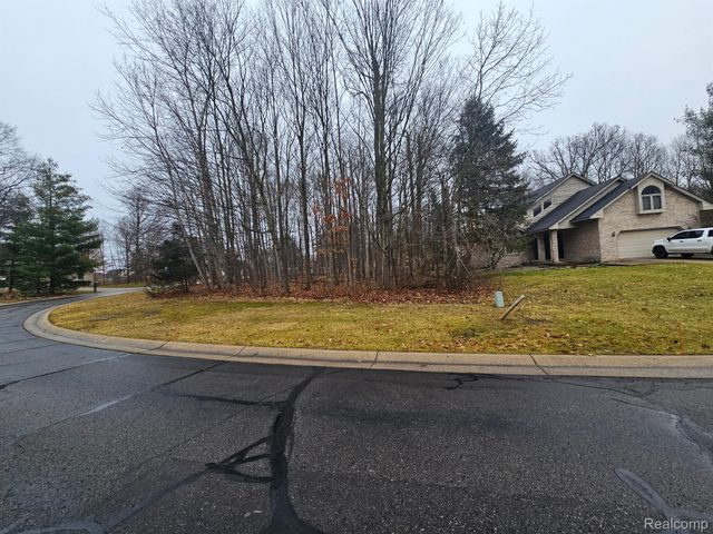 2291 WOODS WEST Drive, Flushing, MI 48433